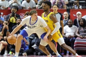 布朗尼：我就是想做好防守 对弗拉格保持尊重 他将来会有一番成就