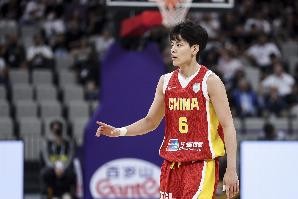 万博体育APP-又飒又能打！杨舒予8中5贡献12分3板4助 正负值+16